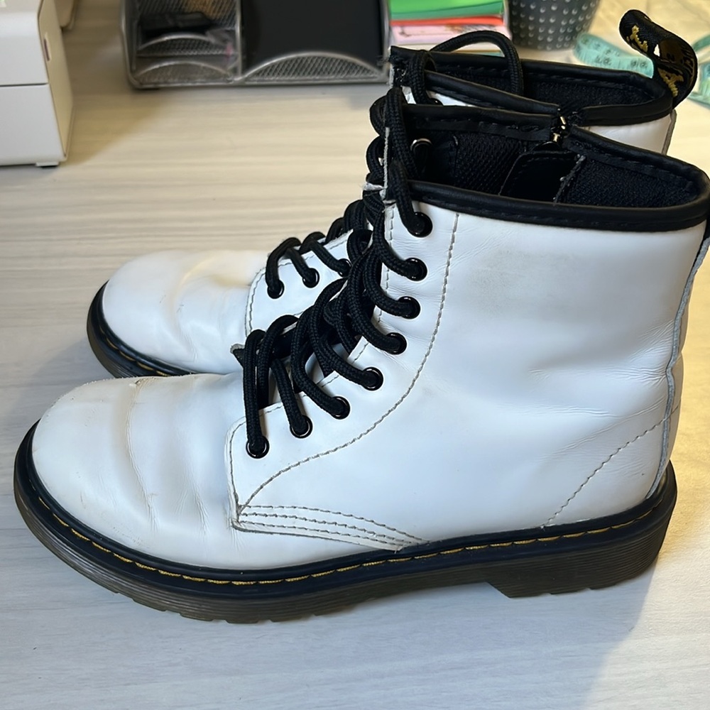 Dr. Marten’s 1460 Kids size 3 Optic White youth zip and lace up Boots